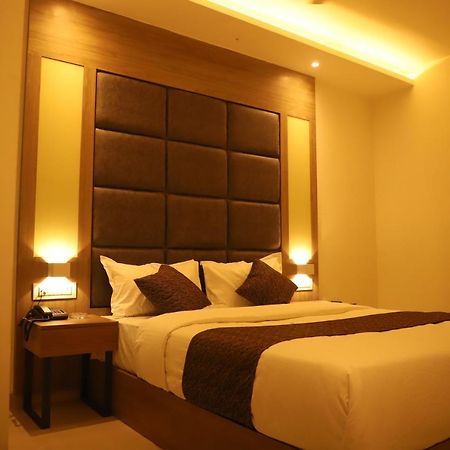 Hotel Sai Pritam Mumbai Exterior photo