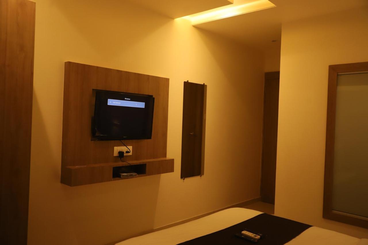 Hotel Sai Pritam Mumbai Exterior photo
