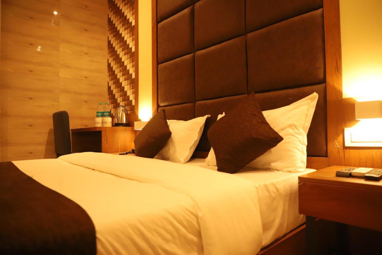 Hotel Sai Pritam Mumbai Exterior photo