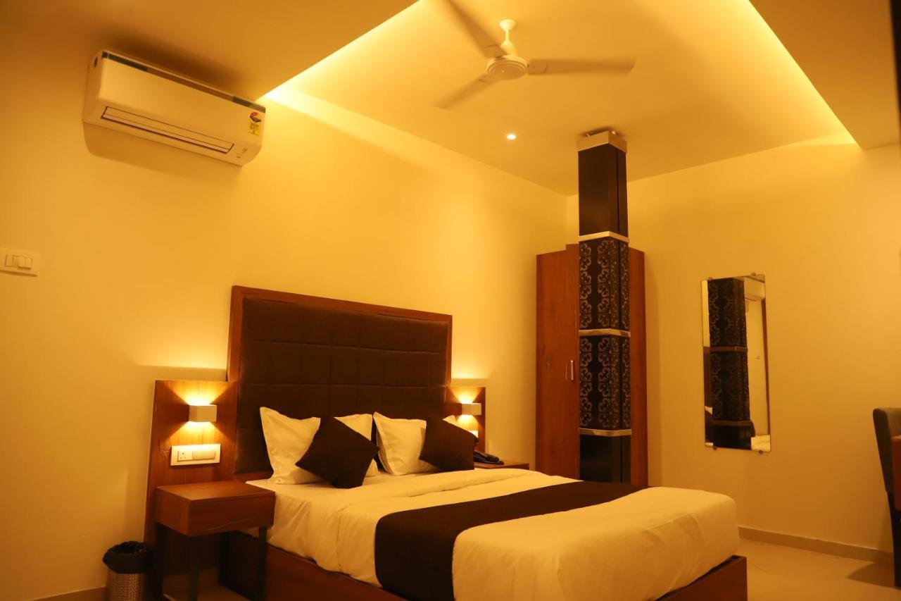 Hotel Sai Pritam Mumbai Exterior photo