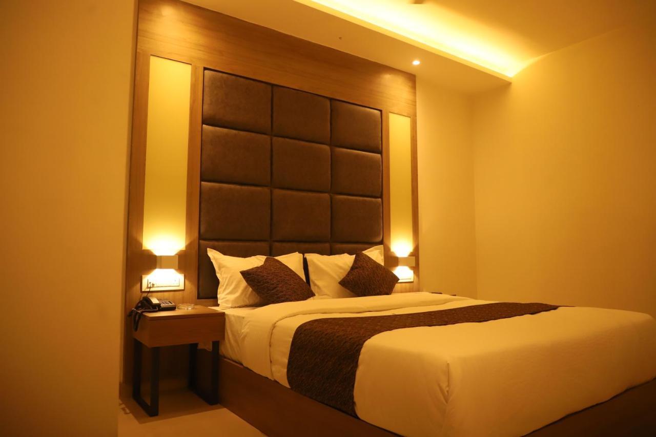 Hotel Sai Pritam Mumbai Exterior photo