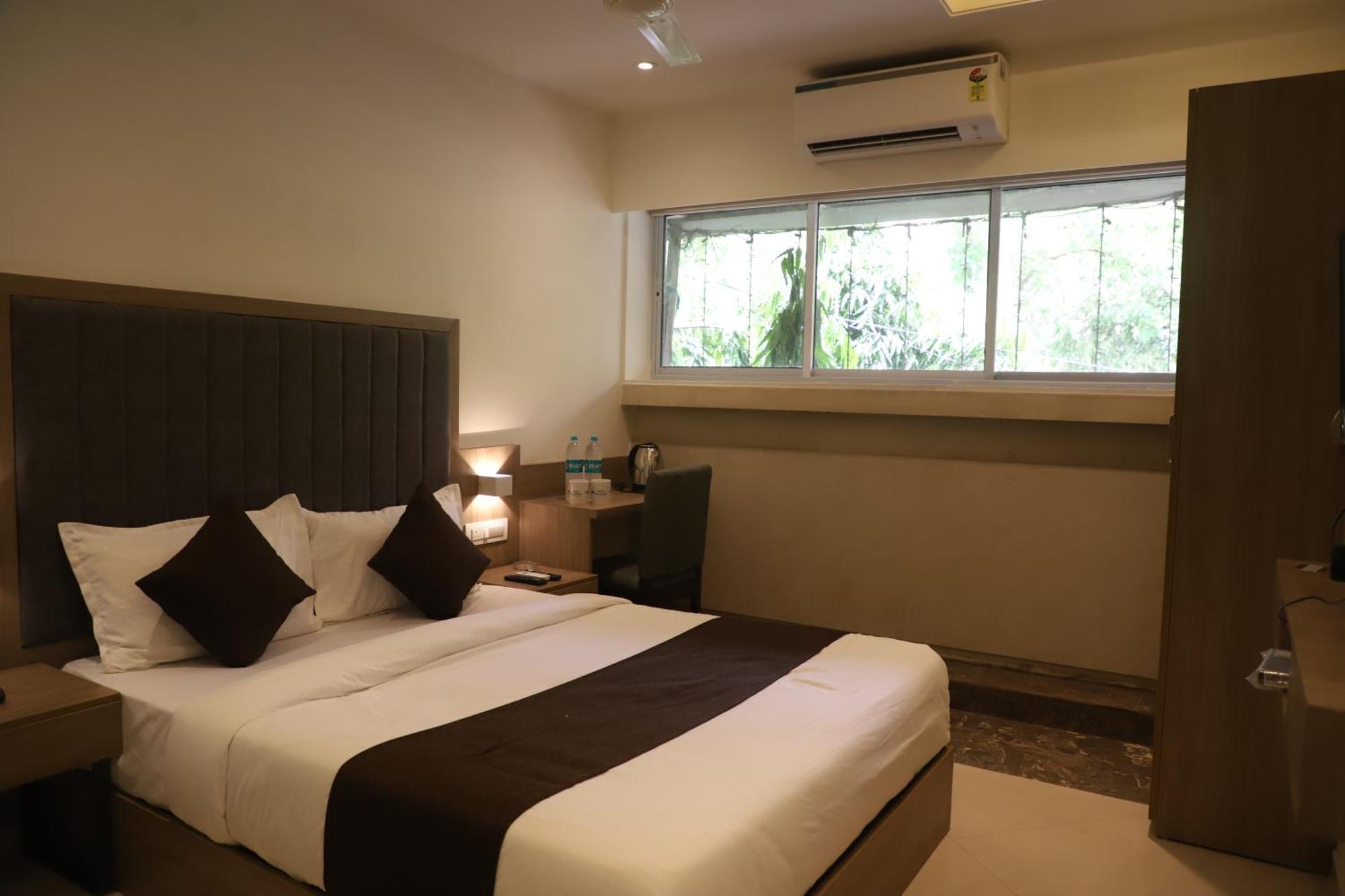 Hotel Sai Pritam Mumbai Exterior photo
