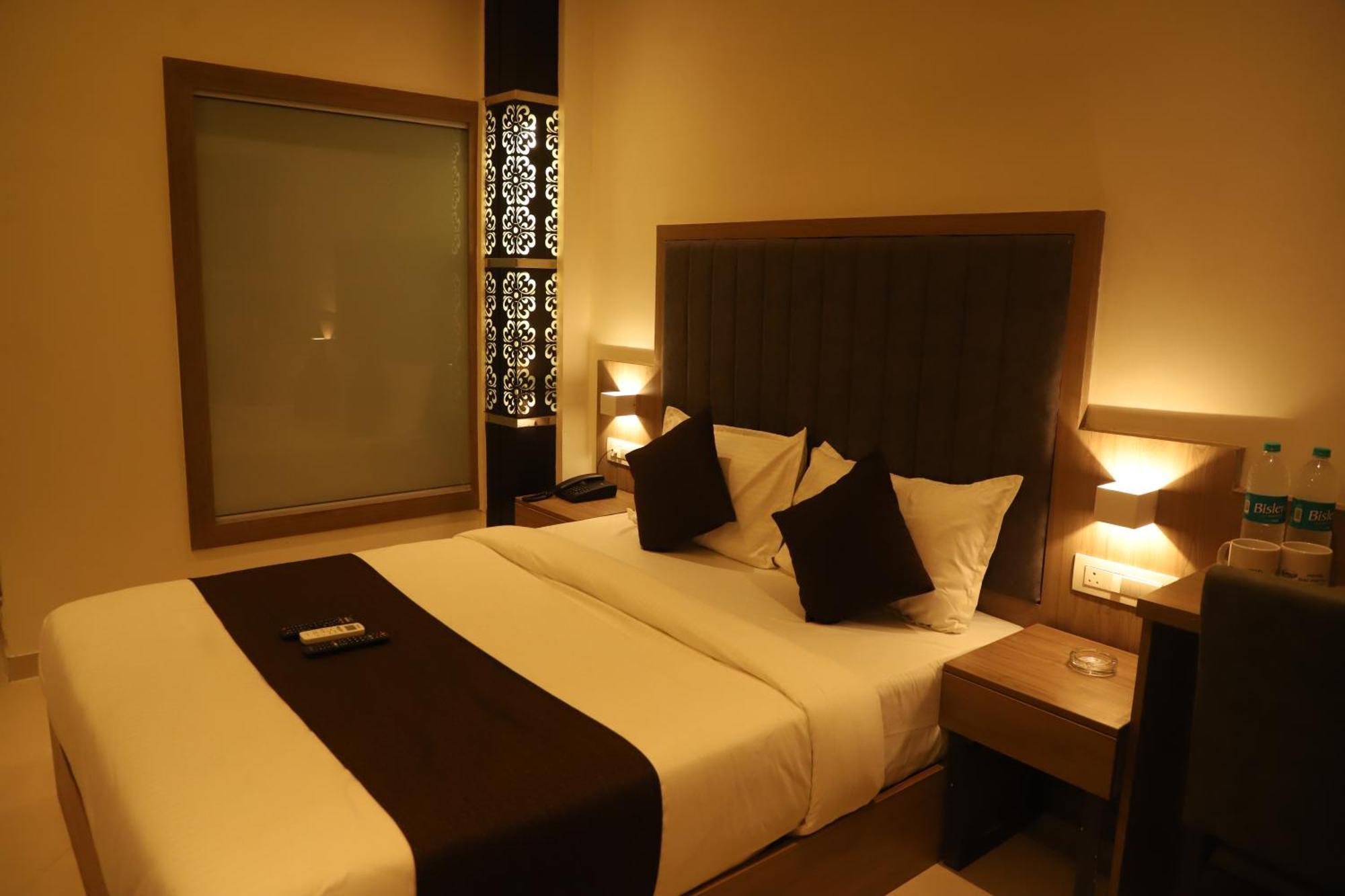 Hotel Sai Pritam Mumbai Exterior photo