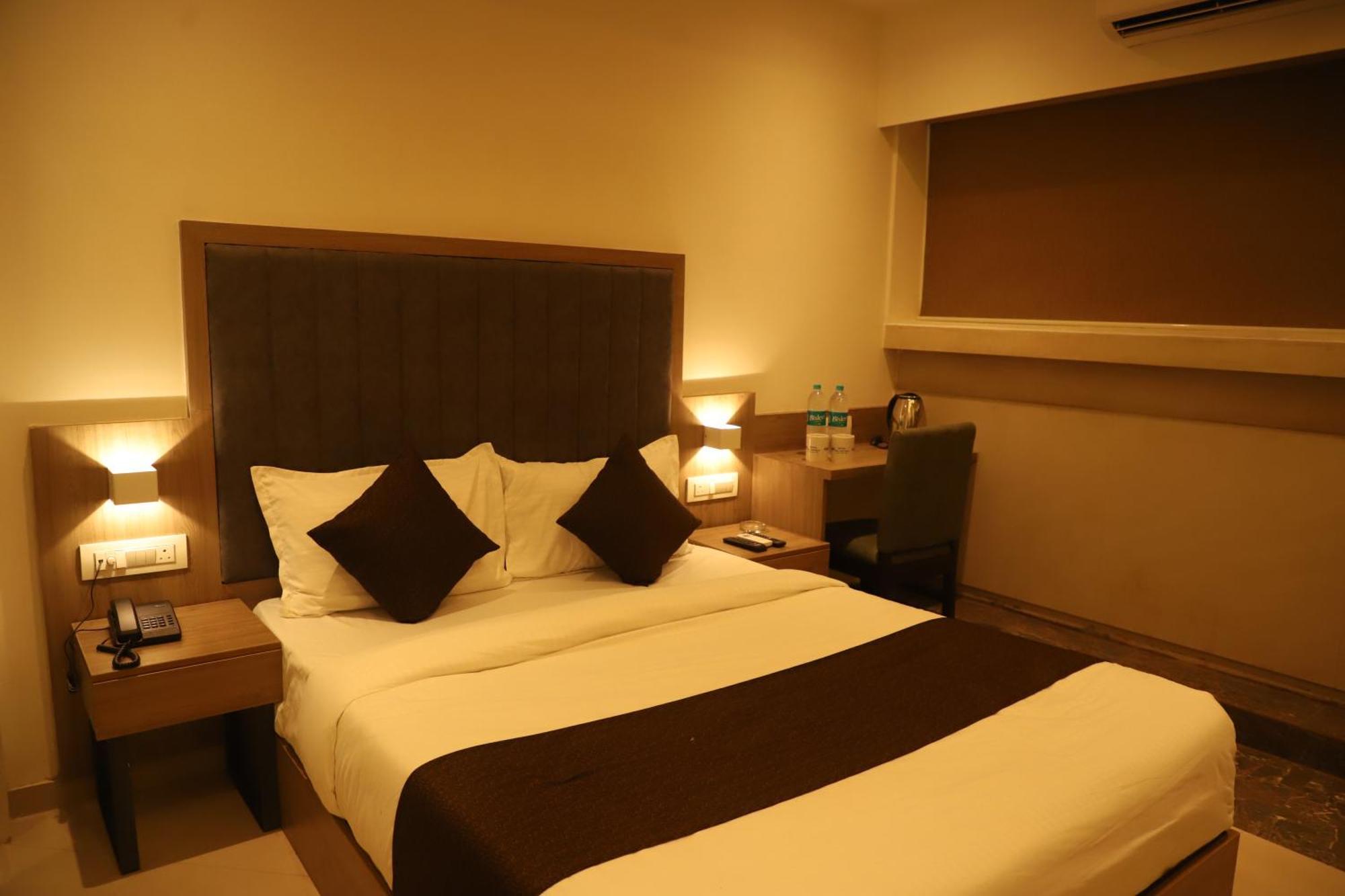 Hotel Sai Pritam Mumbai Exterior photo