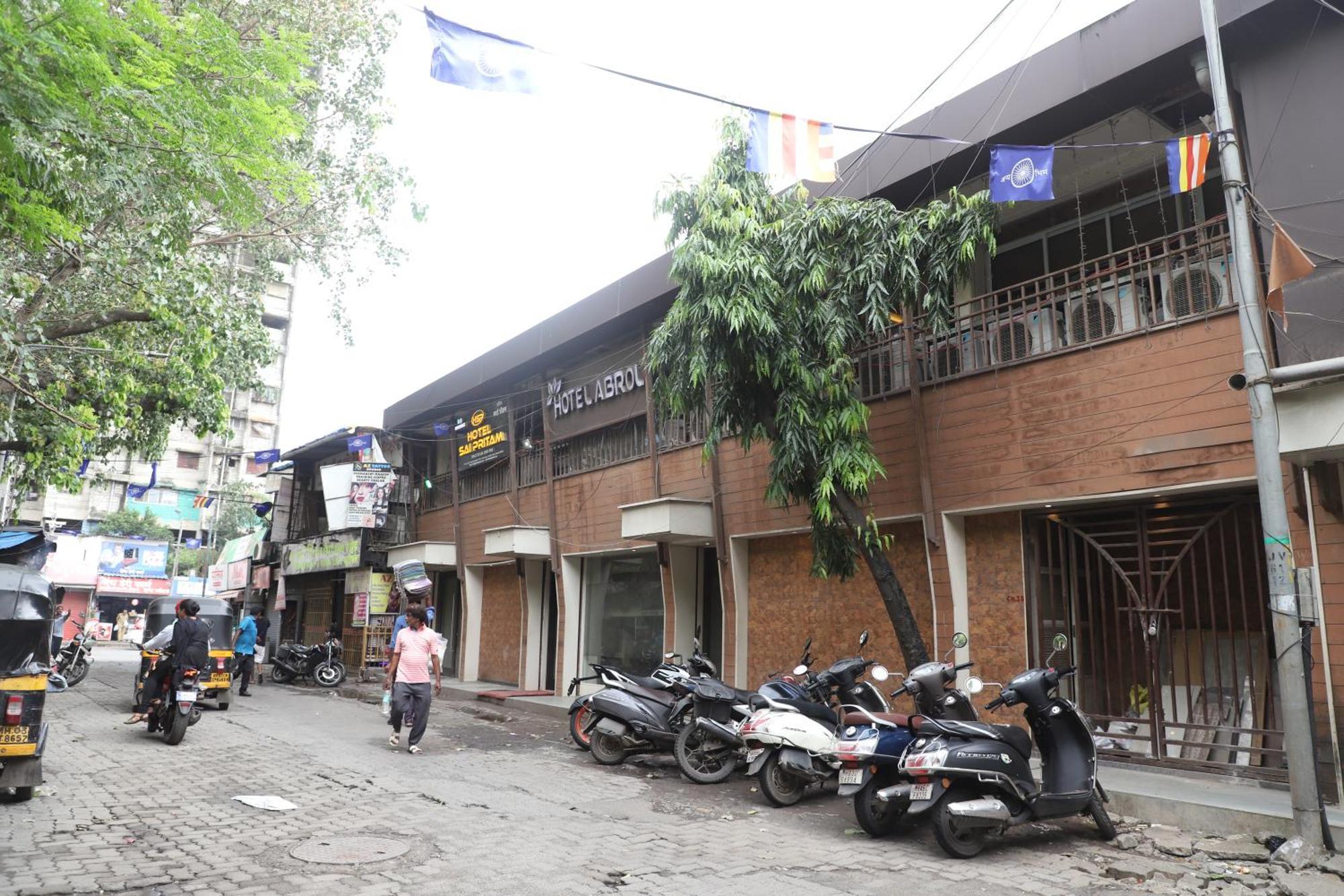 Hotel Sai Pritam Mumbai Exterior photo